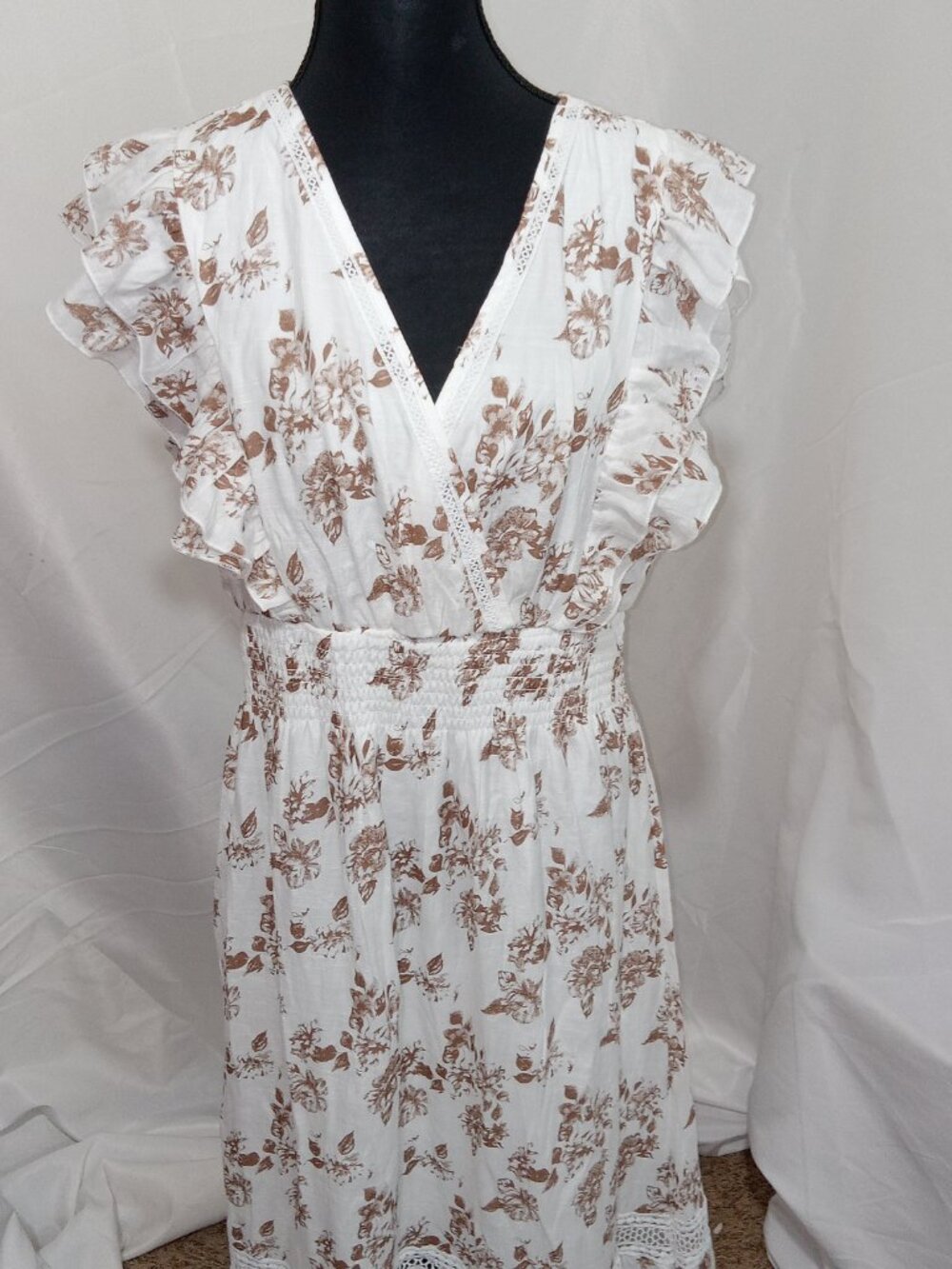 NWT J Gee Maxi Dress Size L White Brown Floral Cottagecore Smocked Boho Flutter - Picture 2 of 16